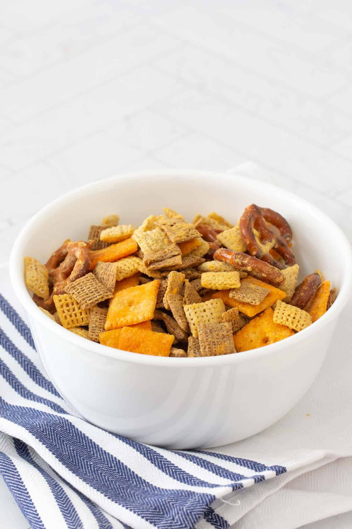 Homemade Trail Mix - Happy Snackcidents