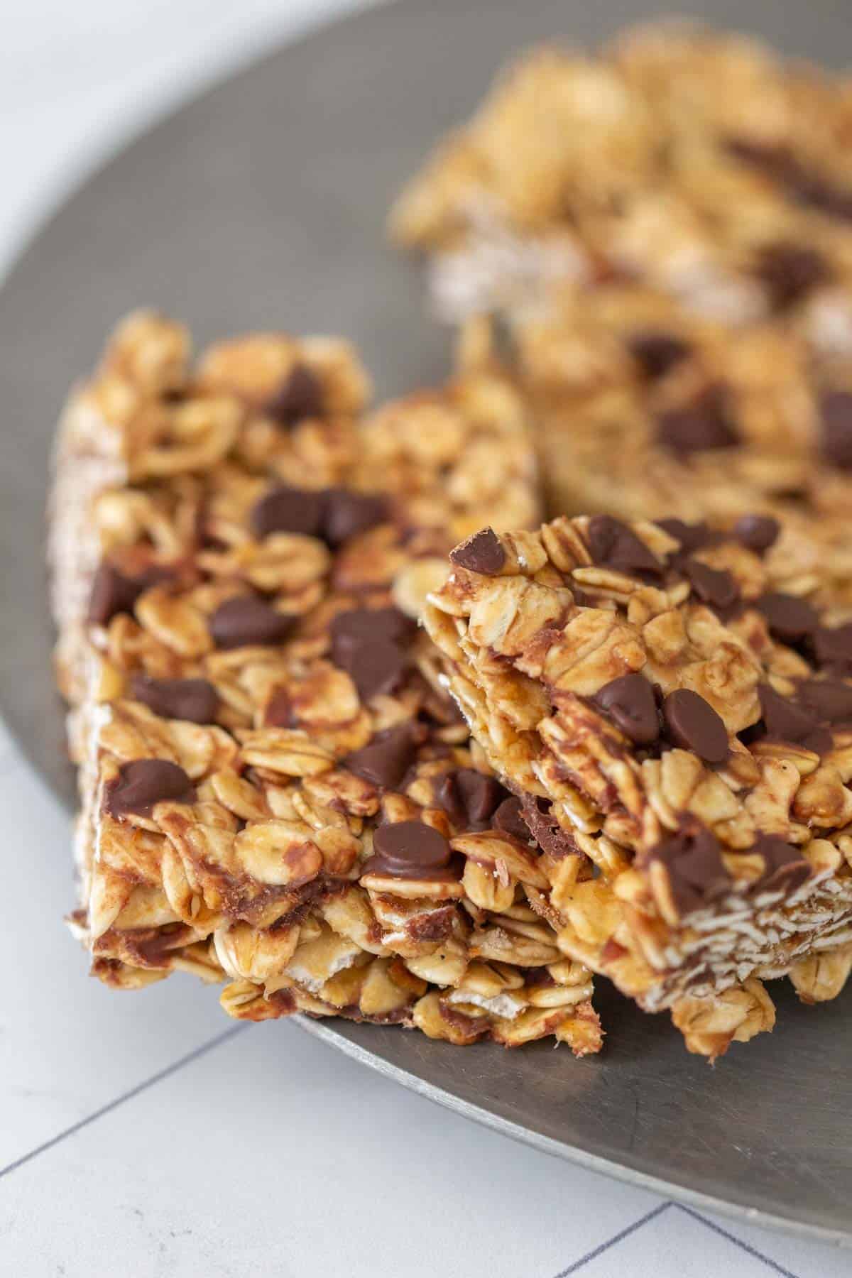 close up chocolate chip granola bars