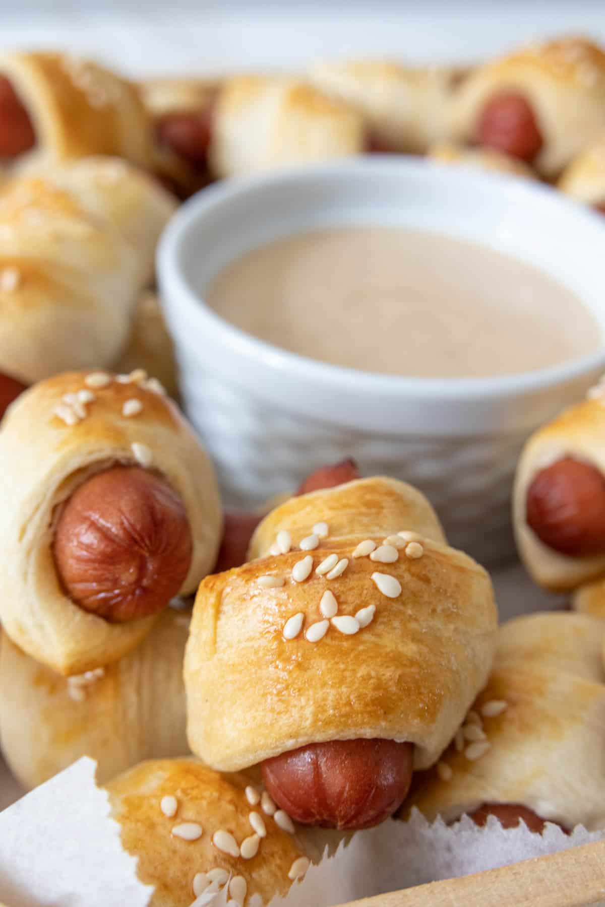 https://happysnackcidents.com/wp-content/uploads/2023/03/Pigs-in-a-Blanket-Photo.jpg